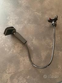 Porta cellulare con molla per mensola