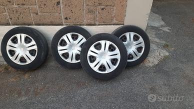 Cerchi in acciaio da 15 con gomme 175/65 R15