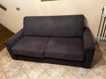 Divano letto con porta cuscini