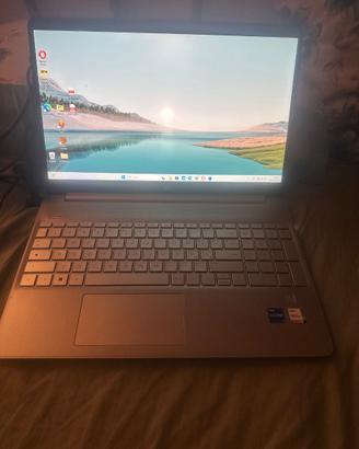 HP Laptop 15s i5 12ª gen 16GB RAM Iris Xe perfetto