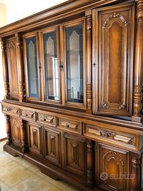 Credenza alta in legno da soggiorno, vintage