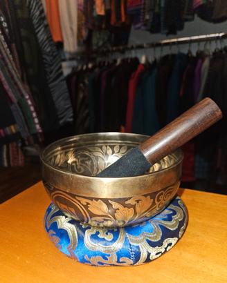 Campana Tibetana Incisa Om Floreale e Doppio Dorje