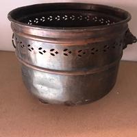 Antico portavaso in rame traforato