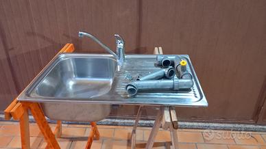 Lavello da cucina con vasca a sinistra, da incasso