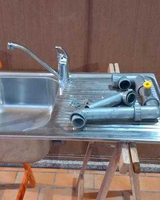 Lavello da cucina con vasca a sinistra, da incasso