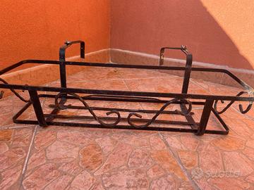 Quattro fioriere in ferro battuto