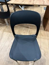 Sedia moderna in polipropilene di colore nero