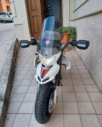 Peg-Perego modello DUCATI HYPERCROSS.