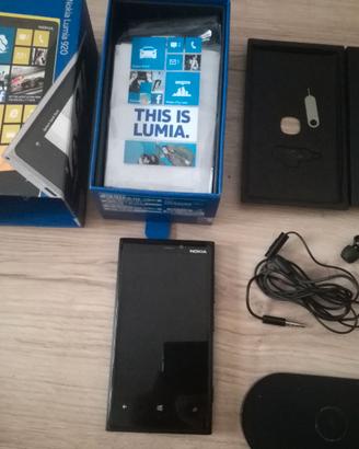 Smartphone Nokia Lumia 920 con ricarica wireless