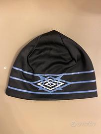 CAPPELLO CUFFIA COLLAB UMBRO X MERTRA BLU -NERO