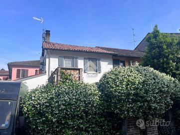 CASA SEMINDIPENDENTE A ALBUZZANO