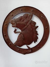 Testa di cavallo in lamiera sbalzata