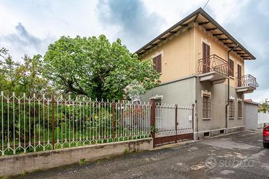 BIFAMILIARE A VENARIA REALE