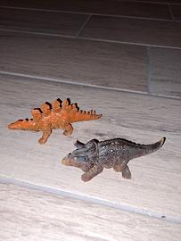 Dinosauri in plastica