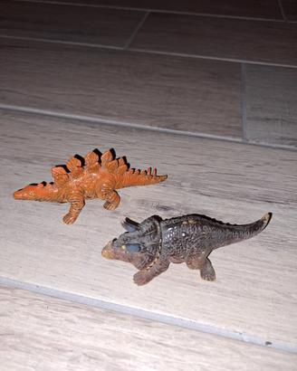 Dinosauri in plastica