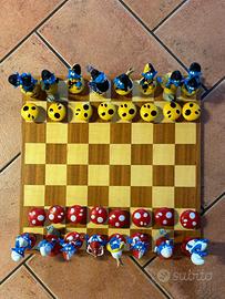 Gioco di scacchi con puffi