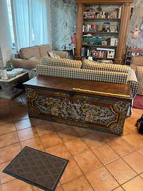 Cassapanca portacorredo albanese