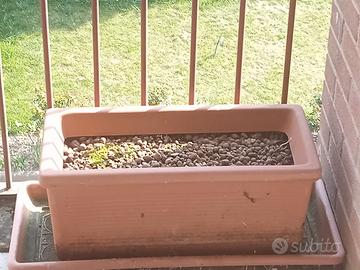 2 VASI RETTANGOLARI IN SINTETICO RESINA COMPLETI