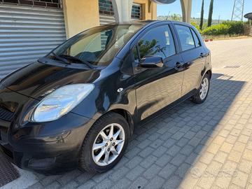 Toyota Yaris 5 porte benzina Unipro pochi km