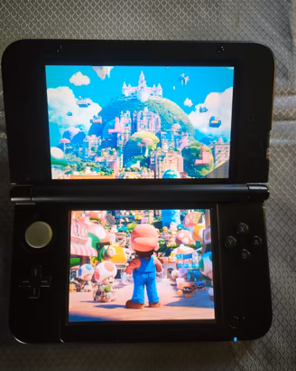 Nintendo 3DS XL console portatile retro game.