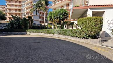 NEGOZIO A ACIREALE