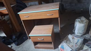 scrivanie e comidini