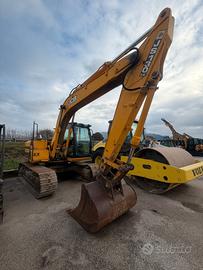 ESCAVATORE CINGOLATO JCB JS130LC