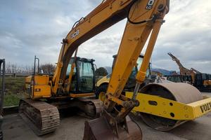 ESCAVATORE CINGOLATO JCB JS130LC