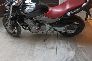 honda hornet  del 2004