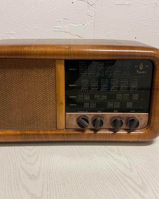 Vecchia radio valvole Magnadyne