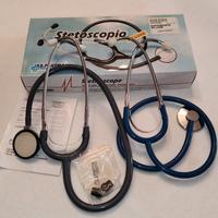Coppia di stetoscopi nuovi - infermieri, studenti