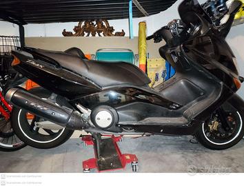 Tmax 2004 compreso di bauletto e Parabrezza