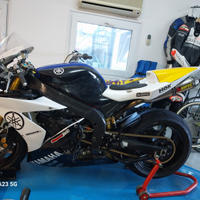 R1 2004 pronto pista