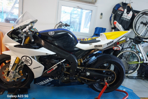 R1 2004 pronto pista