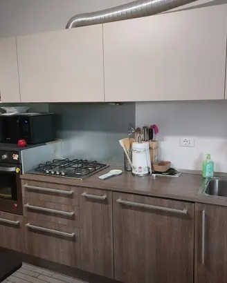 Cucina lineare completa di elettrodomestici