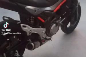 Suzuki SFV Gladius 650 - 2011