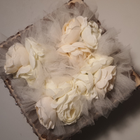 Scatola homemade con decorazioni fiori bricolage