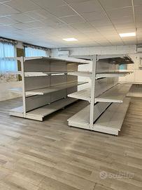Scaffali in metallo a gondola autoportante