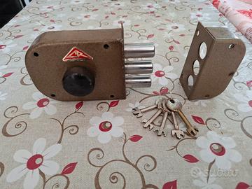 Serratura CR a 3 pistoni 