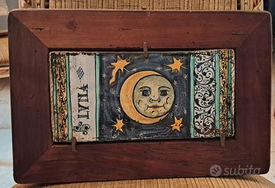 quadro in legno e mattonella decorata