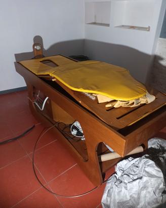 lettino per massaggi con i fanghi