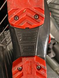 Sci da bambino con scarponi