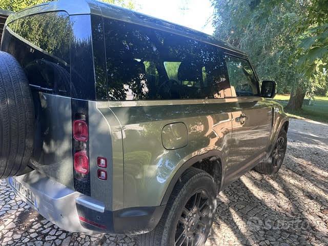 Land Rover Defender 2024 photo 3