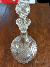 Bottiglia in cristallo decorata vintage con tappo