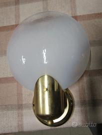 applique da parete in vetro soffiato a mano e otto