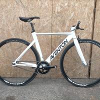 Aventon Mataro scatto fisso