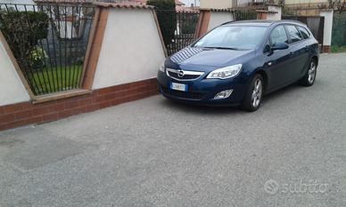 OPEL Astra - 2011