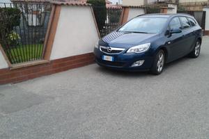 OPEL Astra - 2011