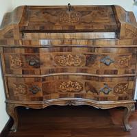 Secrétaire antico in legno intarsiato con cassetti