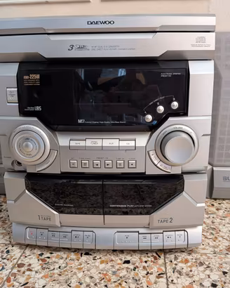 Stereo DAEWOO con casse